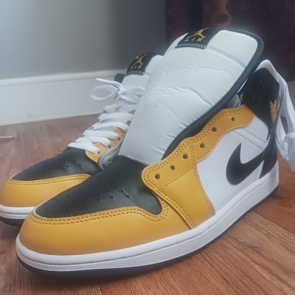 Jordan 1 High Yellow Ochre (WORN 2 TIMES!!!) - Picture 3 of 9